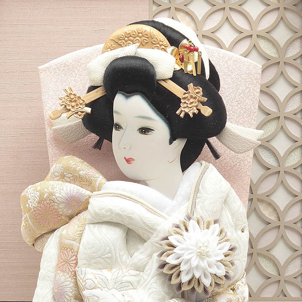 久月　 羽子板　刺繍振袖 ベージュ塗 ガラスケース飾り　詳細画像