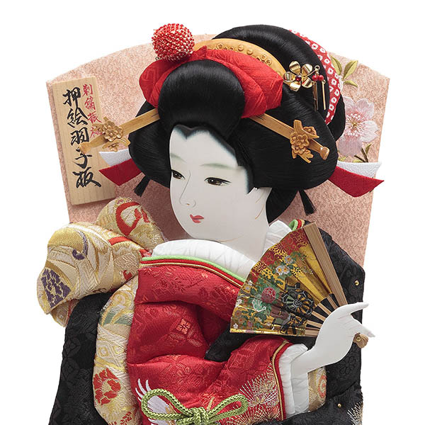 久月　 羽子板　松に鶴 刺繍振袖 ワイン塗り 面取りガラスケース飾り　詳細画像