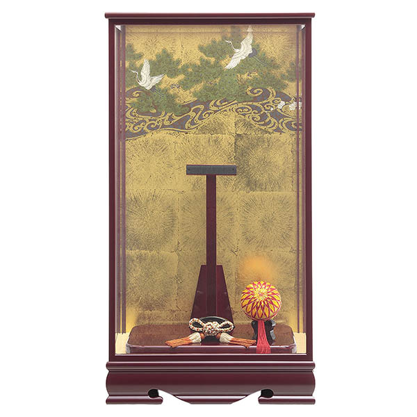 久月　 羽子板　松に鶴 刺繍振袖 ワイン塗り 面取りガラスケース飾り　詳細画像