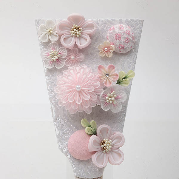 羽子板 久月 つまみ細工 桃 アイボリー塗 アクリルケース飾り 髪飾り付き 詳細画像 久月 羽子板 つまみ細工 桃 アイボリー塗 アクリルケース飾り 髪飾り付き 詳細画像