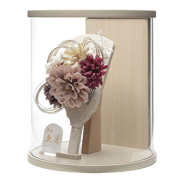 羽子板 久月 洋花 ワイン 髪飾り グレージュ塗り 円柱 アクリルケース飾り 詳細画像 久月 羽子板 洋花 ワイン 髪飾り グレージュ塗り 円柱 アクリルケース飾り 詳細画像