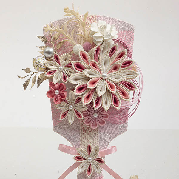 久月　 羽子板　つまみ細工 白桃 髪飾り ピンク塗 木目 アクリルケース飾り　詳細画像