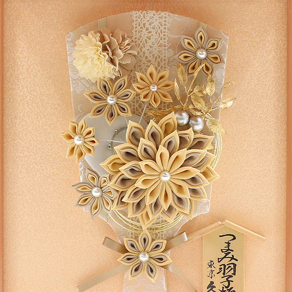 羽子板 久月 つまみ細工 髪飾り 羽子板 モカ 壁掛け 額飾り パールピンク塗り アクリルケース 詳細画像 久月 羽子板 つまみ細工 髪飾り 羽子板 モカ 壁掛け 額飾り パールピンク塗り アクリルケース 詳細画像