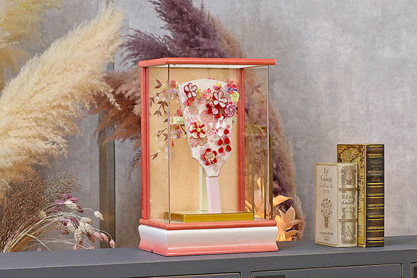 羽子板 東玉 つまみ細工 羽子板 赤 パール白/ピンク塗り アクリルケース飾り 詳細画像 東玉 羽子板 つまみ細工 羽子板 赤 パール白/ピンク塗り アクリルケース飾り 詳細画像