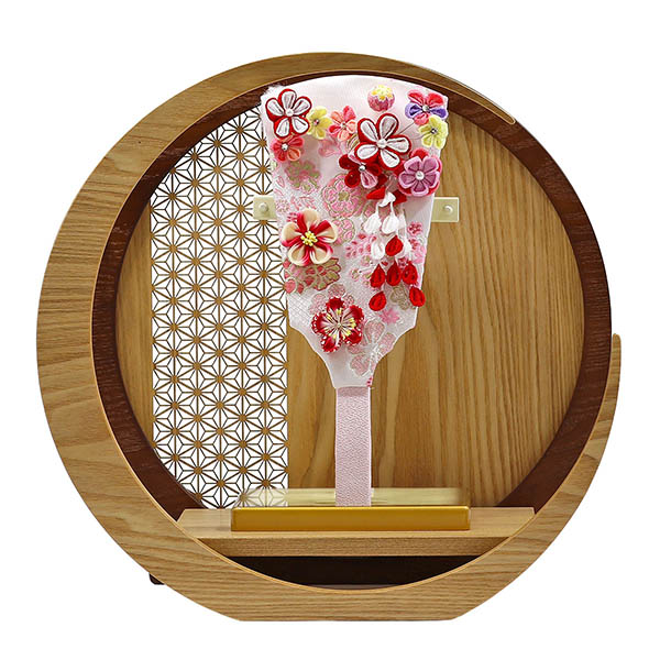 つまみ細工 羽子板 赤 透かし麻の葉模様 木製 円形 三日月形飾り台 (大)