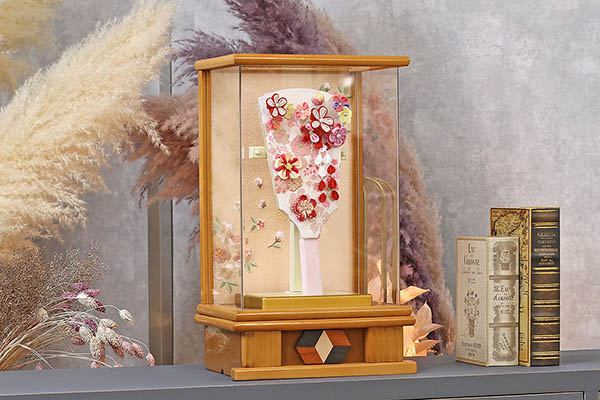 東玉　 羽子板　つまみ細工 羽子板 赤 杏 木目 アクリルケース飾り　詳細画像