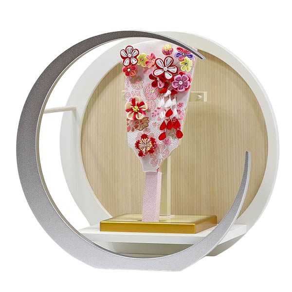 東玉　 羽子板　つまみ細工 羽子板 赤 白銀 木製 円形 三日月形飾り台 (大)　詳細画像