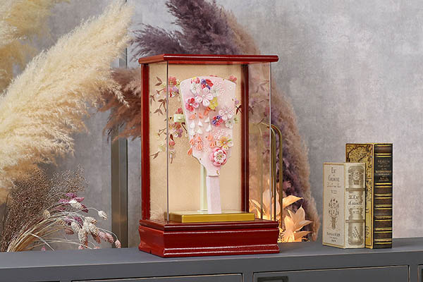 羽子板 東玉 つまみ細工 羽子板 ピンク 赤パール塗り アクリルケース飾り 詳細画像 東玉 羽子板 つまみ細工 羽子板 ピンク 赤パール塗り アクリルケース飾り 詳細画像