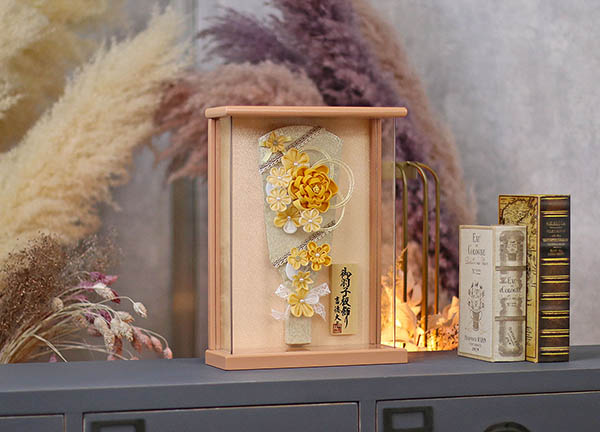 羽子板 吉徳 つまみ細工 髪飾り 羽子板 イエロー 壁掛け 額飾り パールピンク塗り アクリルケース 詳細画像 吉徳 羽子板 つまみ細工 髪飾り 羽子板 イエロー 壁掛け 額飾り パールピンク塗り アクリルケース 詳細画像