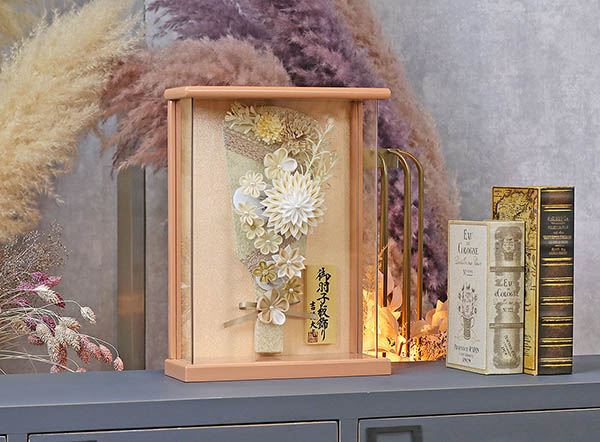 羽子板 吉徳 つまみ細工 髪飾り 羽子板 アイボリー 壁掛け 額飾り パールピンク塗り アクリルケース 詳細画像 吉徳 羽子板 つまみ細工 髪飾り 羽子板 アイボリー 壁掛け 額飾り パールピンク塗り アクリルケース 詳細画像