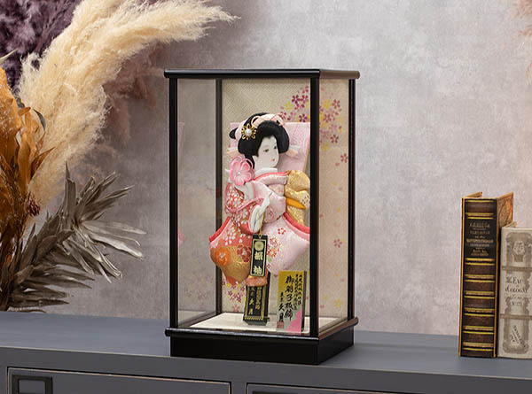 久月　 羽子板　金襴振袖 春桜A 黒塗 ガラスケース飾り　詳細画像