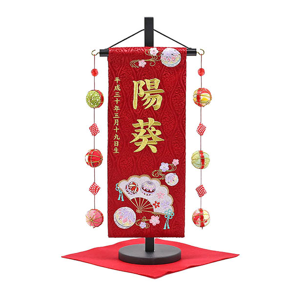 扇とマリ スワロフスキー 赤 (小) 鞠三連つるし 毛せん 台付き  ※名入は刺繍