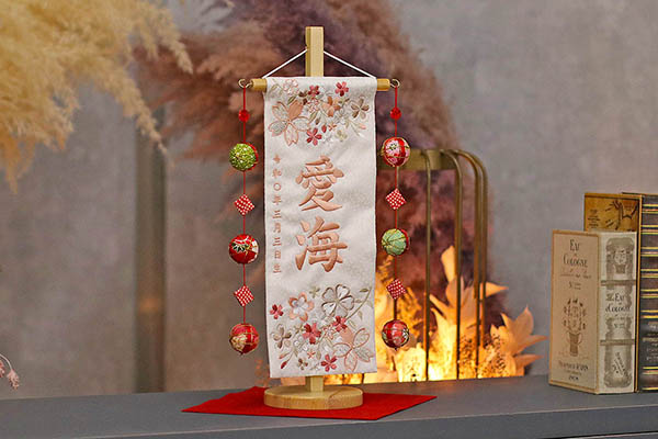 優華 ピンク 白 (小) 鞠三連つるし 毛せん 台付き  ※名入は刺繍